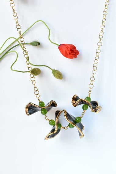 Collana con agata verde e ruches in ceramica dipinta oro 24k