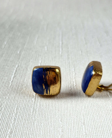 Orecchini bottone a clip con ceramica dipinta oro 24k e foglia oro 24k