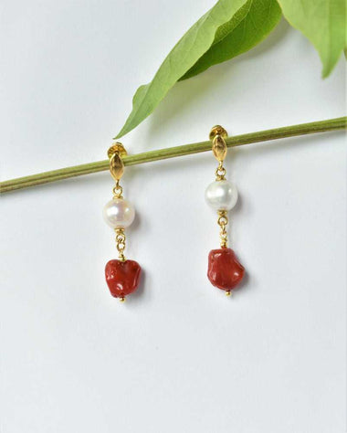 Orecchini con perle e corallo