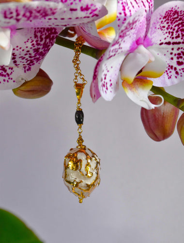 Collana con diamante nero e ceramica dipinta a mano oro 24k a terzo fuoco