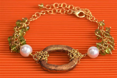 Bracciale con perle, peridoto e ceramica dipinta oro 24k