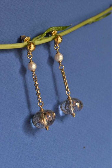 Orecchini con cristallo di rocca dipinto oro 24k e perle