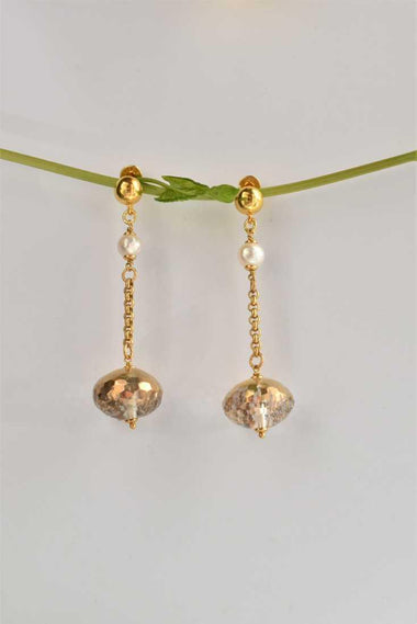 Orecchini con cristallo di rocca dipinto oro 24k e perle