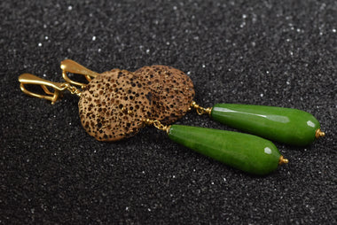 Orecchini pendenti in argento con pietra lavica dipinta oro 24k e giada