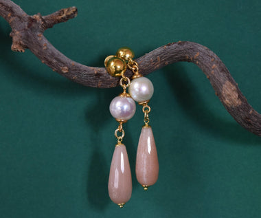 Orecchini pendenti in argento con pietra di luna e perla