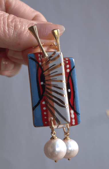 Orecchini a clip con perla e ceramica dipinta oro puro