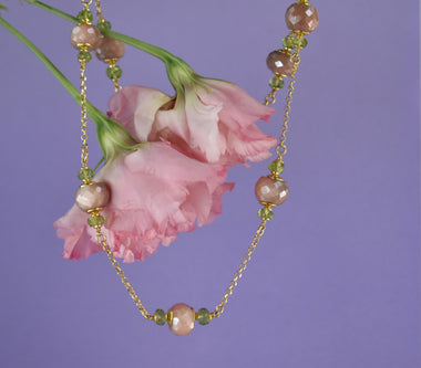 Girocollo con peridoto e pietra di luna