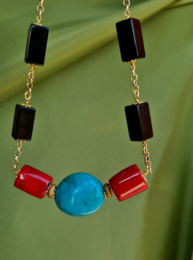 Collana con turchese naturale, onice e corallo bambù