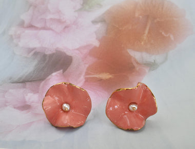 Orecchini bottone a clip in ceramica dipinta oro 24k e perla