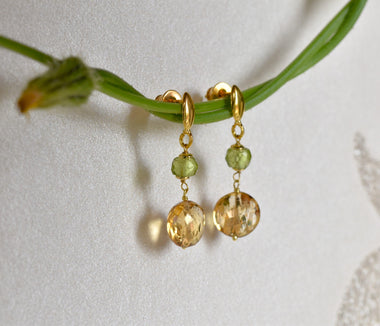 Orecchini pendenti in argento 925 con peridoto e quarzo citrino dipinto con oro 24k