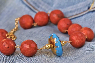 Girocollo di madrepora e ceramica dipinta con oro 24k