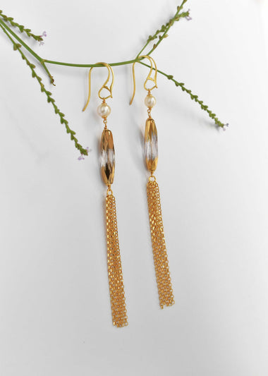 Orecchini pendenti con cristallo di rocca dipinto oro 24k e perla