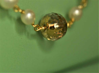 Collana in argento con perle e cristallo di rocca dipinto oro 24k