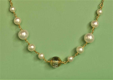 Collana in argento con perle e cristallo di rocca dipinto oro 24k