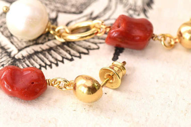 Orecchini pendenti perle e corallo