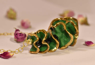 Collana con spinello e ruches in ceramica dipinta oro 24k