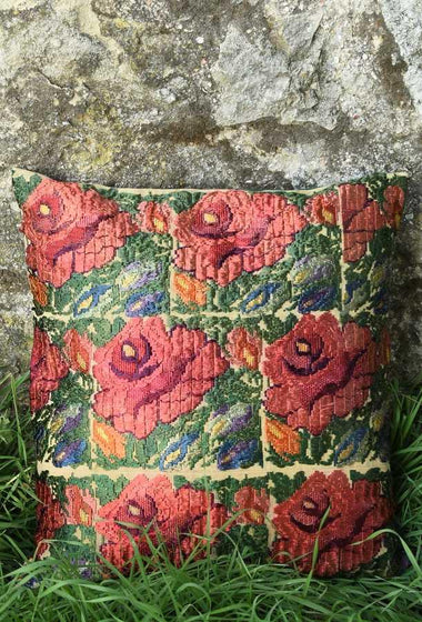 cuscino in lino ricamato di seta