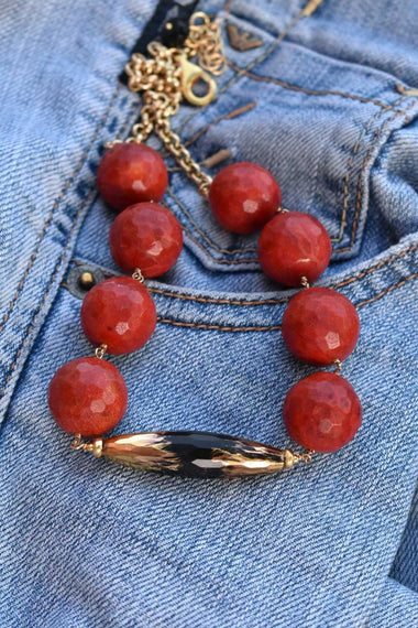 Girocollo di madrepora e onice dipinto con oro 24k