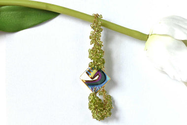 Bracciale con peridoto e ceramica dipinta a mano