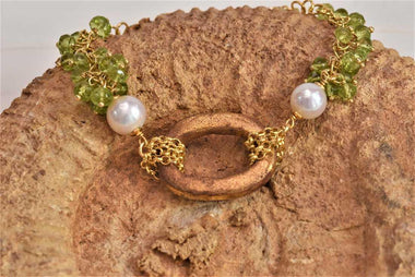 Bracciale con perle, peridoto e ceramica dipinta oro 24k