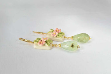 Orecchini pendenti in ceramica e Prehnite