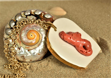 Girocollo con ceramica dipinta oro 24k e corallo