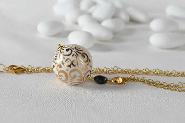 Collana con diamante nero e ceramica dipinta oro 24k