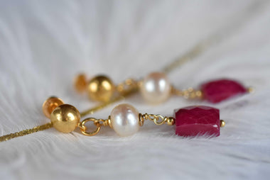 Orecchini pendenti con perle Akoya e rubini