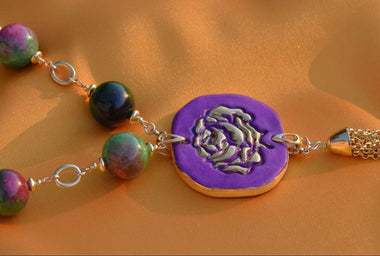 Collana girocollo con giada e ceramica dipinta con oro 24k