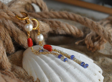 Orecchini a monachella chiusa con tanzanite, corallo e perle