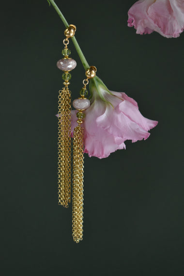 Orecchini con nappa, peridoto e pietra di luna