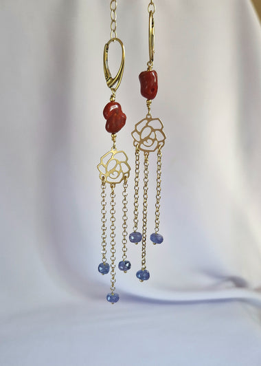 Orecchini pendenti a monachella chiusa con corallo e tanzanite