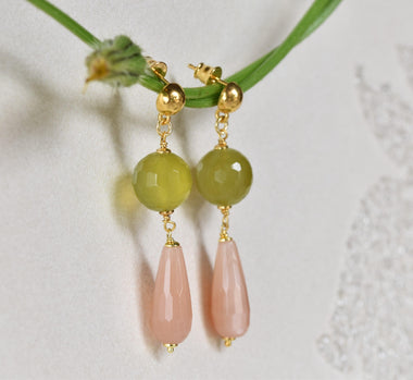 Orecchini pendenti di giada e pietra di luna