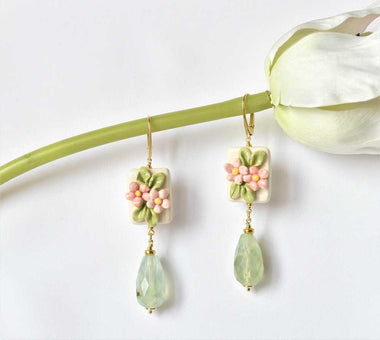 Orecchini pendenti in ceramica e Prehnite