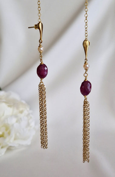 Orecchini pendenti con rubino e perle