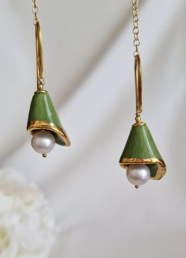 Orecchini pendenti in ceramica dipinta oro 24k e perle