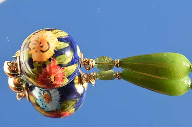 Orecchini pendenti in maiolica, giada e tormalina
