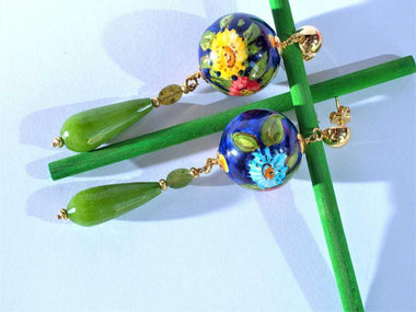 Orecchini pendenti in maiolica, giada e tormalina