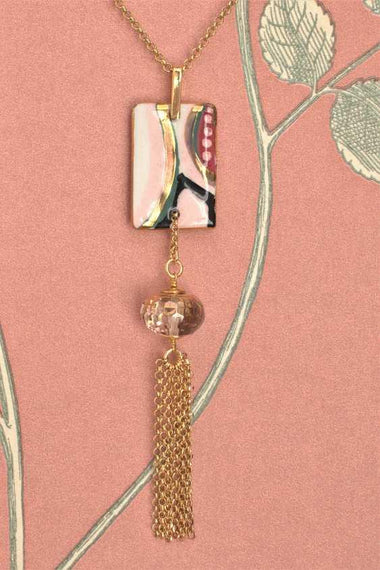 Sautoir con cristallo di rocca e ceramica dipinta a mano