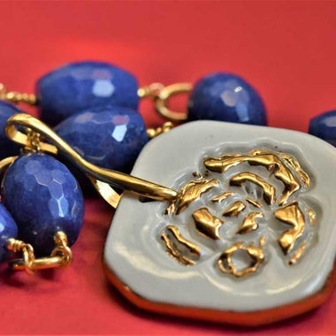 Girocollo di giada e ceramica dipinta oro puro 24k