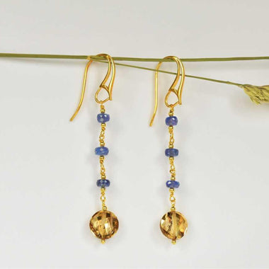 Orecchini pendenti con tanzanite e cristallo di rocca dipinto con oro 24k