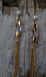 Orecchini a monachella con cristallo di rocca dipinto oro 24k e perla