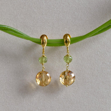 Orecchini pendenti in argento 925 con peridoto e quarzo citrino dipinto con oro 24k