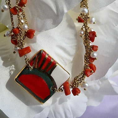 Bracciale con corallo, perle e ceramica dipinta a mano oro 24k