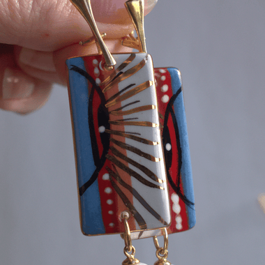 Orecchini a clip con perla e ceramica dipinta oro puro
