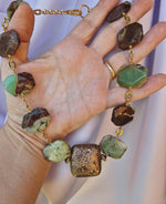 Collana con crisoprasio e pietra lavica dipinta oro 24k