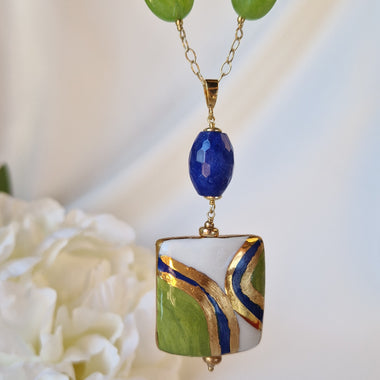 Collana con pendente in ceramica dipinto oro 24k e giada