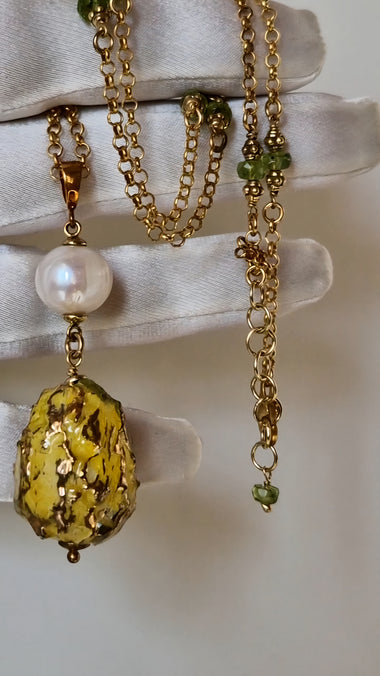 Collana con peridoto, perla e ceramica dipinta oro 24k