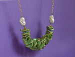 Collana con perle barocche e ruches in ceramica dipinta oro 24k