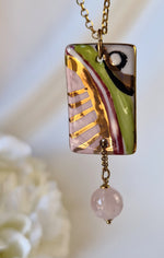 Collana con quarzo rosa e ceramica dipinta a mano oro 24 k